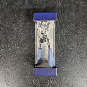 Sei Bella Blue Eyelash Curler (New)